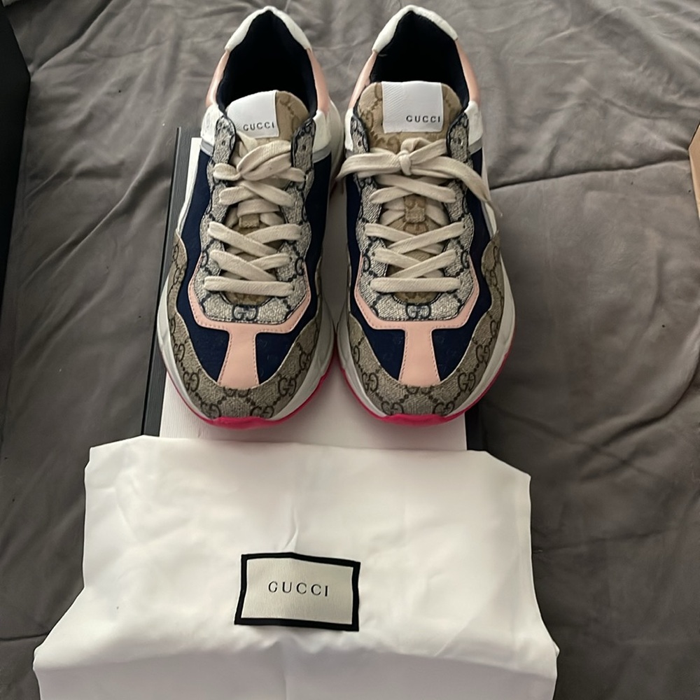 Gucci Women's Beige and Blue Sneakers